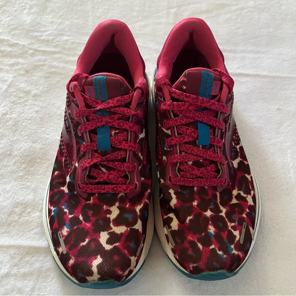 Brooks Adrenaline GTS 22 Magenta Purple White Women 9 Running Shoes 1203531B-568